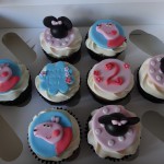 Pepper pig and minnie mosue cupcakes