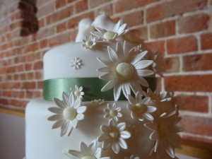 Daisy wedding Cake